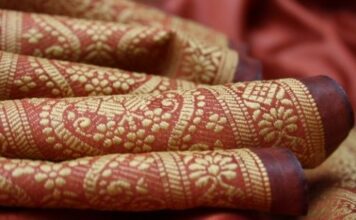 What are the Pros & Cons of Buying Indian Saree online? Indian Saree online