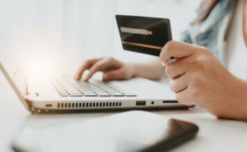 Spot the Dissimilarities Between Credit and Debit Cards Spot the Dissimilarities Between Credit and Debit Cards