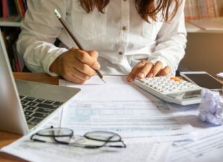 How to Create a Comprehensive College Student Budget How to Create a Comprehensive College Student Budget
